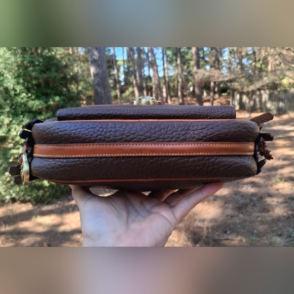 Vintage Dooney & Bourke Dark Brown AWL R45 Large Kilty Camera Crossbody Bag - Picture 6 of 10